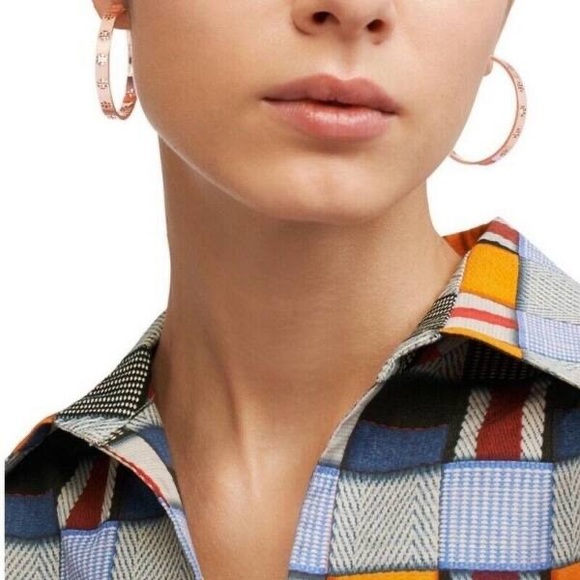 🔥SALE🔥NEW TORY BURCH PIERCED t LOGO HOOPS - Picture 3 of 6